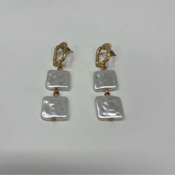 NWOT BRUSHED GOLD PEARL SQUARE DANGLE STATEMENT FASHION EARRINGS - Picture 6 of 16